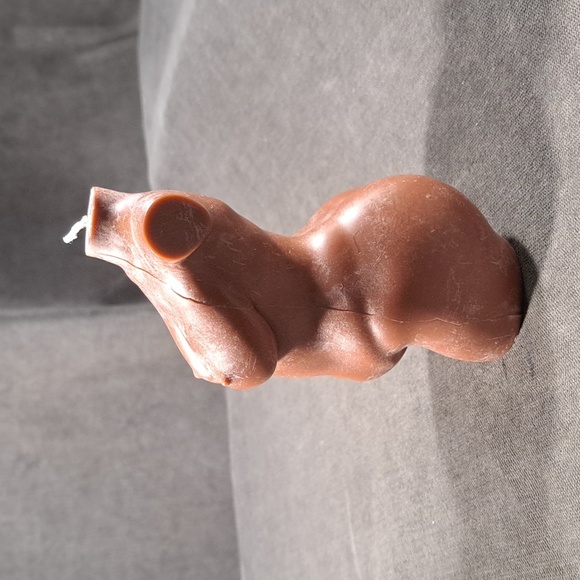 Drop Dead Candles 5" Curvy Babe Body Unscented Candle NEW Fleshtone Dark - Picture 4 of 7